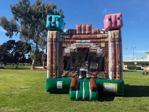 Minecraft bounce house (sku R180)